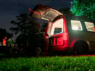 Spanie w samochodzie